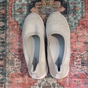 BNWOT Pavers Slip Sparkle Knit Slip-On Sneakers in Silver/ Light Grey Size 40/11